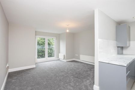 Apt 16 Grafton Court, 85 Kings Road, - Photo 3
