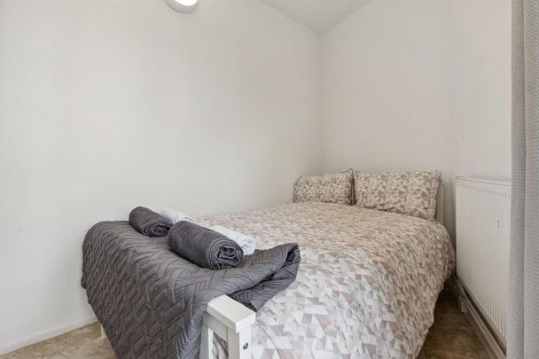 3 bedroom flat to rent - Photo 1