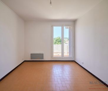 Location Appartement 3 pièces 61m² LE BEAUSSET 83330 - Photo 2