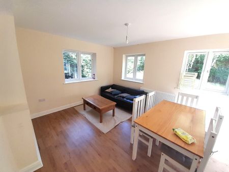 5 bed semi-detached house to rent in CLOSE TO UEA ALL BEDROOMS EN SUITE - Photo 2