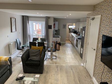 BEDROOM 4 – LARGE DOUBLE ENSUITE - Photo 3