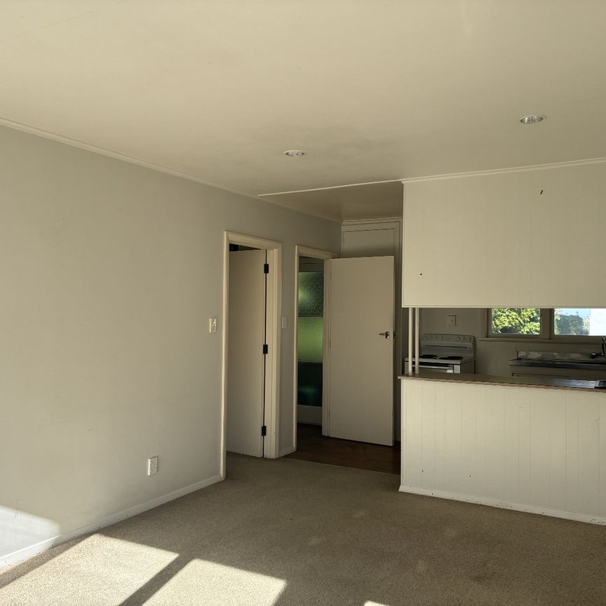 Charming Unit - Photo 1