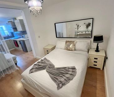 Studio Flat, Church Road, BN3 - Photo 6