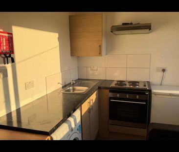 1 Bed Flat, Windmill Road, N18 - Photo 4