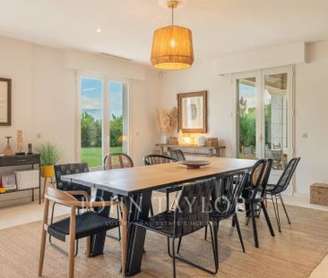 Maison à louer Mougins, Cote d'Azur, France16 500 EUR / Mois - Photo 4