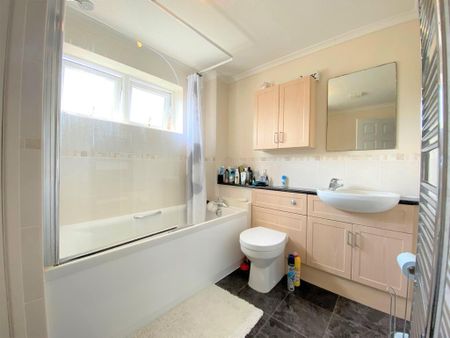 1 bedroom in a house share to rent - Photo 4