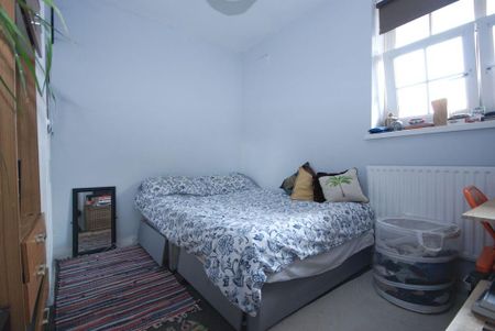 3 bedroom apartment to rent - Photo 2