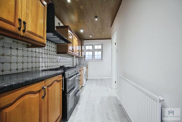 3 bedroom semi-detached house to rent - Photo 1