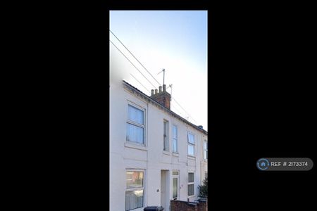 3 bedroom terraced house to rent - Photo 3