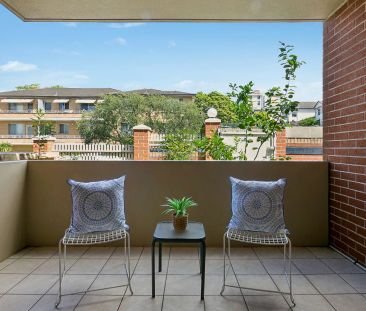 Villa Style Double Brick Residence In South Hurstville: Ground Floo... - Photo 4