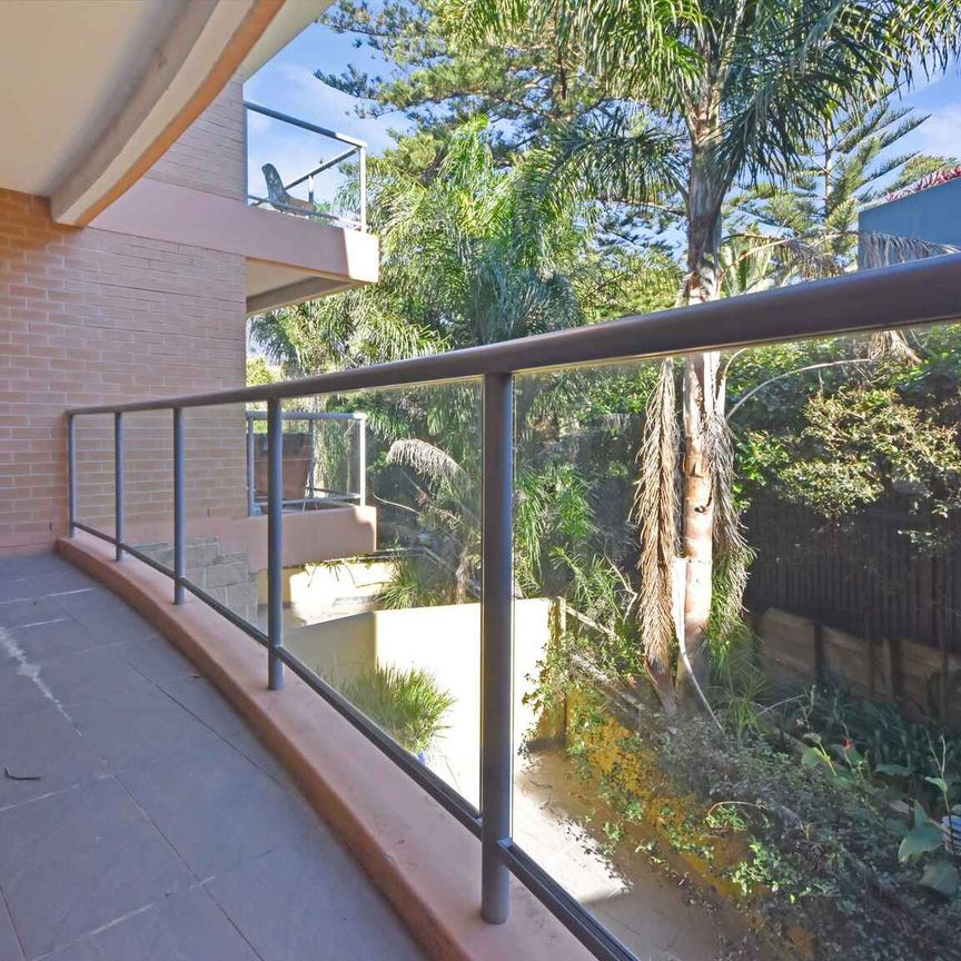 ONE BEDROOM APARTMENT WITH PRIVATE BALCONY & PARKING - Photo 1