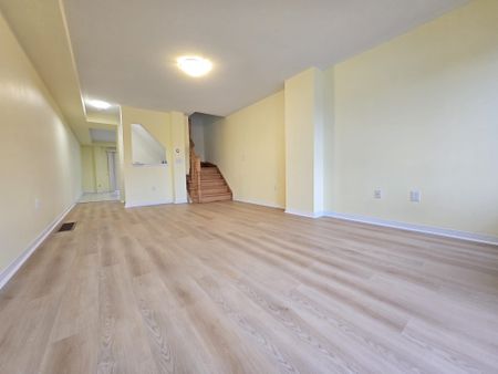 For Lease - 5289 Major Mackenzie Drive, Markham, Ontario - Photo 3