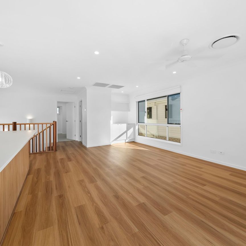 19 Honeyeater Circuit, Oxley QLD 4075 - House For Rent | Domain - Photo 1