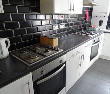1 bedroom in a house share to rent - Photo 2