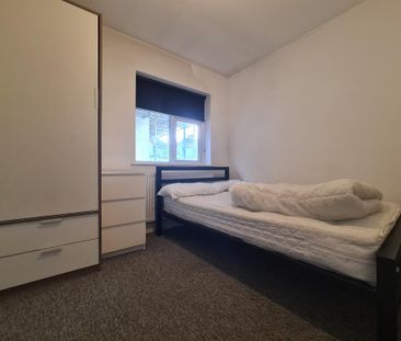 House share to rent - Photo 3