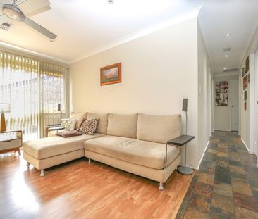 Modern Villa in heart of Ingleburn - Photo 2