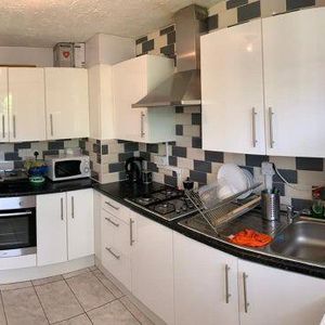 2 bedroom flat share to rent - Photo 2