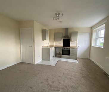 2 bedroom flat to rent - Photo 4