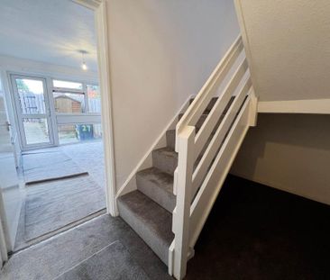 4 bedroom terraced house to rent - Photo 2