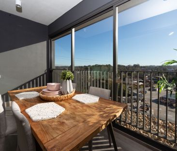 Light-Filled Living in a Convenient Punchbowl Location - Photo 3