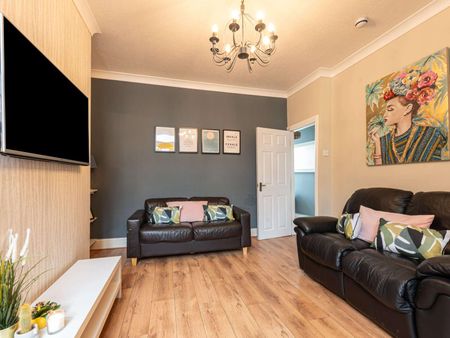 UK Award Winning, exceptionally high standard, design-led, immaculate, quiet but friendly & sociable shared home in prime location, close to Chester City Centre, transport, good shops and leisure. Room 3 - Photo 5