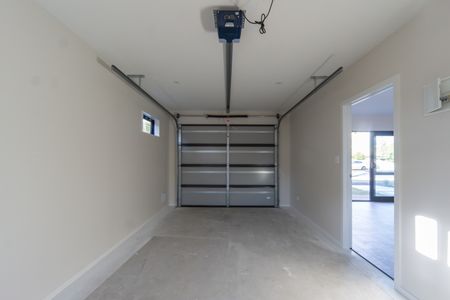 Near New Luxurious 3-Bedroom Home - Photo 2