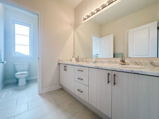 For Lease - 33 Del Ray Crescent, Wasaga Beach, Ontario - Photo 1