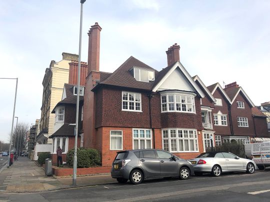 Grand Avenue, Hove BN3 2LF - Photo 1