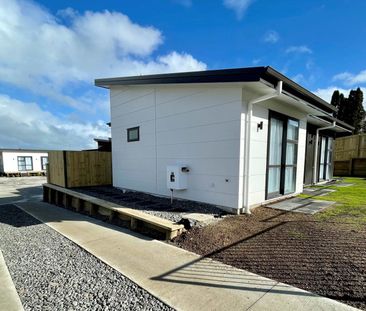 Beautifully presented studio in Temple View - Photo 5