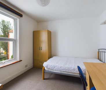 4 bedroom terraced house to rent - Photo 4