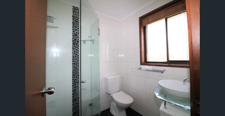 Perfectly located three bedroom home. - Photo 3