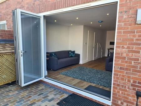 3 bedroom semi-detached house to rent - Photo 4