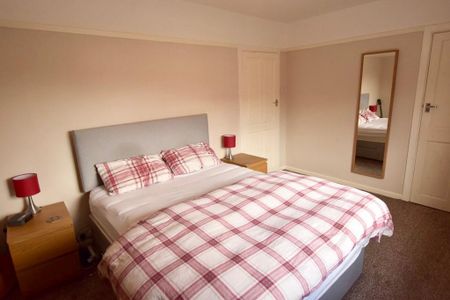 2 bedroom semi-detached house to rent - Photo 2