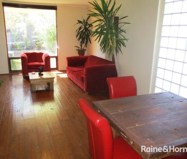 Furnished Courtyard Retreat - Private, Peaceful & Low Maintenance - Photo 3