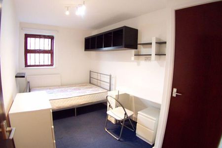 3 bedroom flat to rent - Photo 3