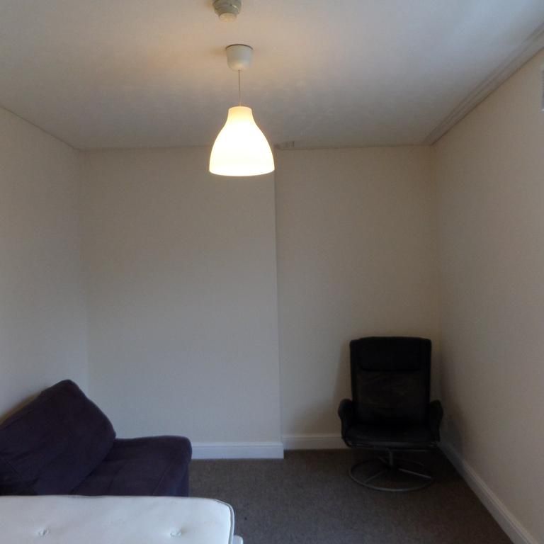 1 bedroom bedsit to rent - Photo 1