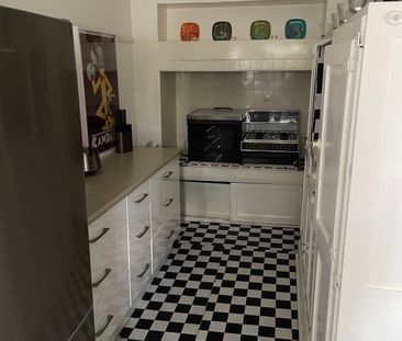 Caulfield North - Photo 2