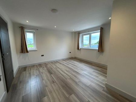 4 bedroom detached house to rent - Photo 2