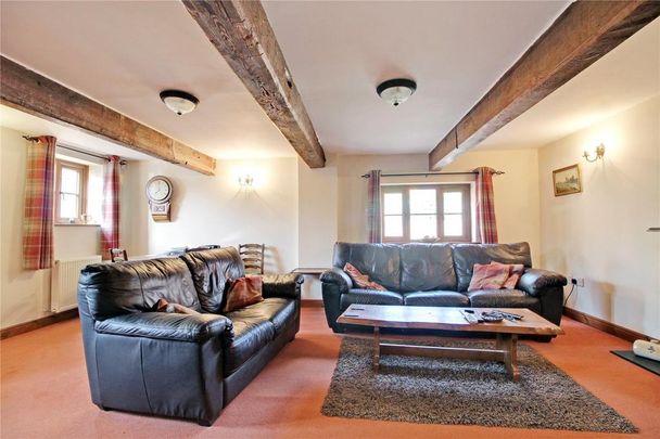 2 bedroom barn conversion to rent - Photo 1