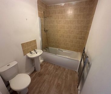 Imperial Court, BB12 - Photo 3