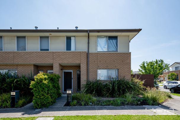 The Perfect Townhouse! - Photo 1