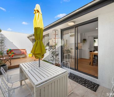 Stunning fully renovated two bedroom unit in quiet location. - Photo 1