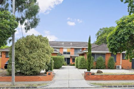 Spacious, Light-Filled Living Opposite Victoria Park in the Heart of Kew - Photo 5