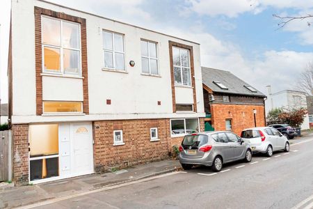 Avebury Avenue - Photo 4