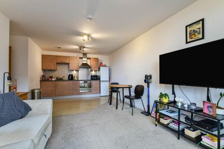 2 bedroom flat to rent - Photo 2