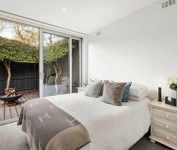 TWO BEDROOM TOWNHOUSE WITH SIX MONTH LEASE ONLY. - Photo 5