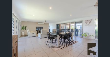 FULLY FURNISHED OPPORTUNITY - WALK TO ST LUKES ANGLICAN SCHOOL - Photo 4