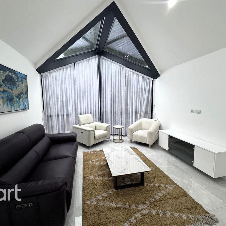 4 bedroom terraced house to rent - Photo 1