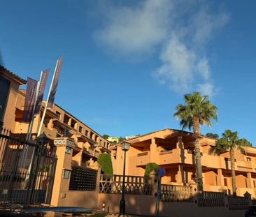 Middle Floor Apartment in Estepona - Photo 3