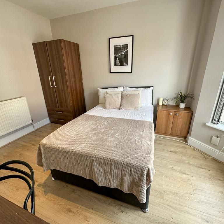 4 bedroom terraced house to rent - Photo 1